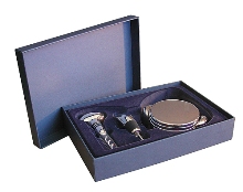 Gift box with wine accessories
